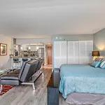 Astonishing Ilikai Condo Rental #1928
