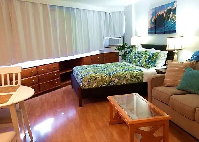 Waikiki Marina Studio, Ocean View, Free Parking & Wifi