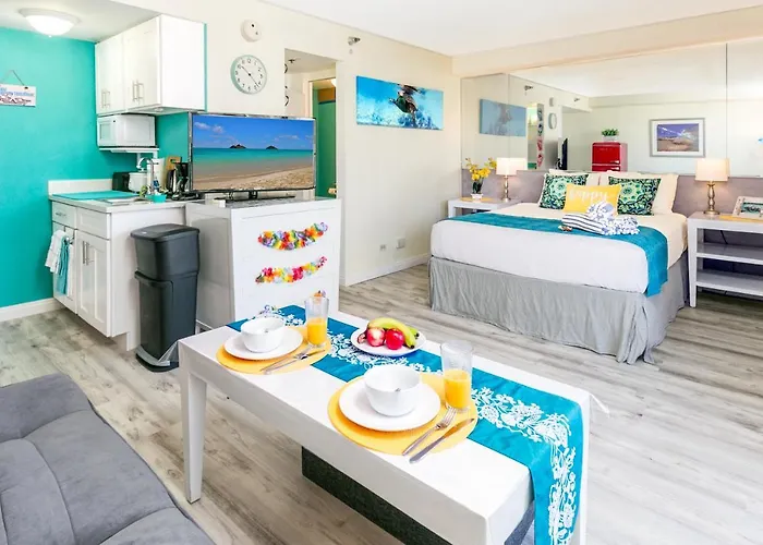 Aloha Vibes Await! Stylish Condo At Aloha Surf - Mountain And City Views