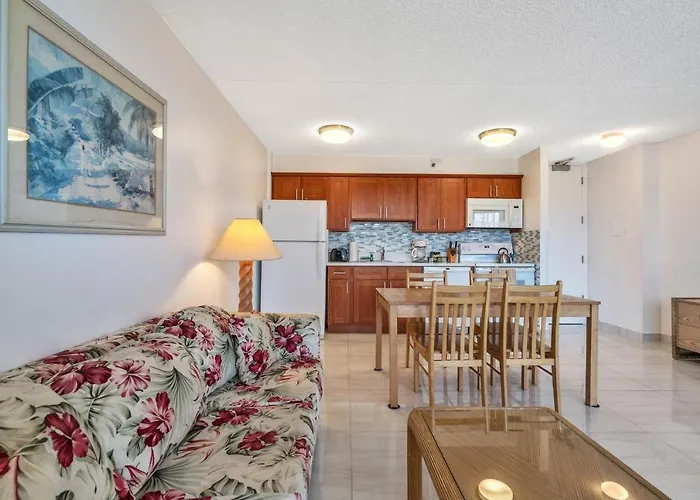 23Rd Floor Waikiki Banyan Condo - Only One Block From Beach!