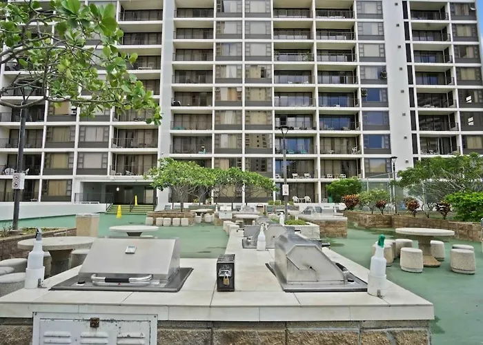 Nalu Malu 1 Bedroom @Waikiki Banyan 1 Free Parking