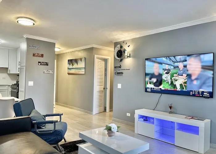 Waikiki Condo 2 Bedrooms 2 Bathrooms With 1 Free Parking Space