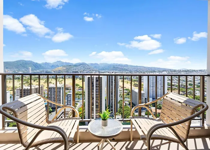 Stunning Mountain View Condo, Near Beach With Parking