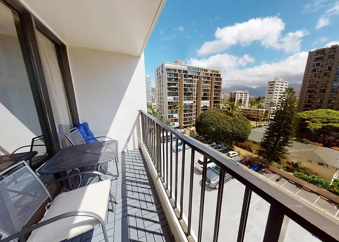 Deluxe Condo Near Waikiki Beach - Free Parking