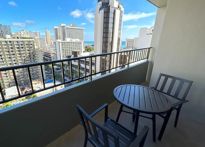 Royal Kuhio 1707 - Spacious Studio With Stunning Diamond Head City Views In The Heart Of Waikiki!