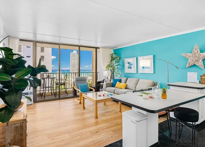 Waikiki Beach Ocean View King Bed & Free Parking
