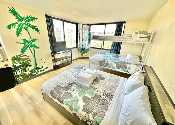 Ocean Canal Mountain View Steps From Waikiki Beach 6Person