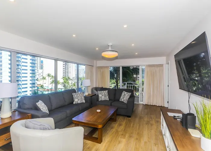 Fully Furnished Ilikai Tower 525 Condo With Free Wifi, Near Best Waikiki Beaches!