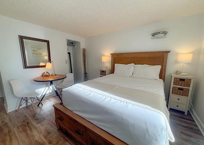 Kuhio Village 806