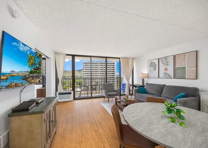 Waikiki Banyan Ocean View Oasis With Free Parking!