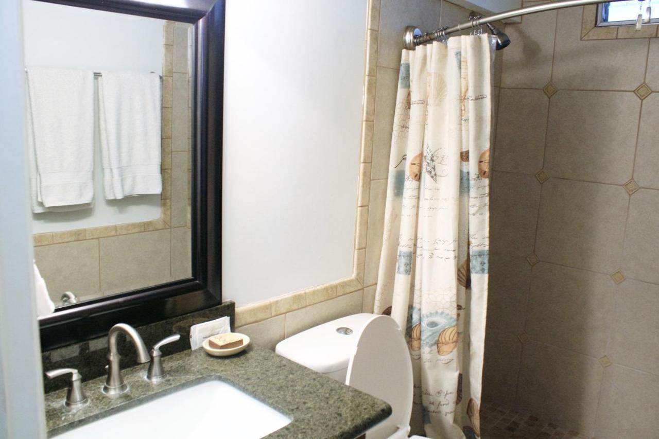 Renovated Private Kuhio Village 708a - 2 Min Walk 2 The Beach! Apartment