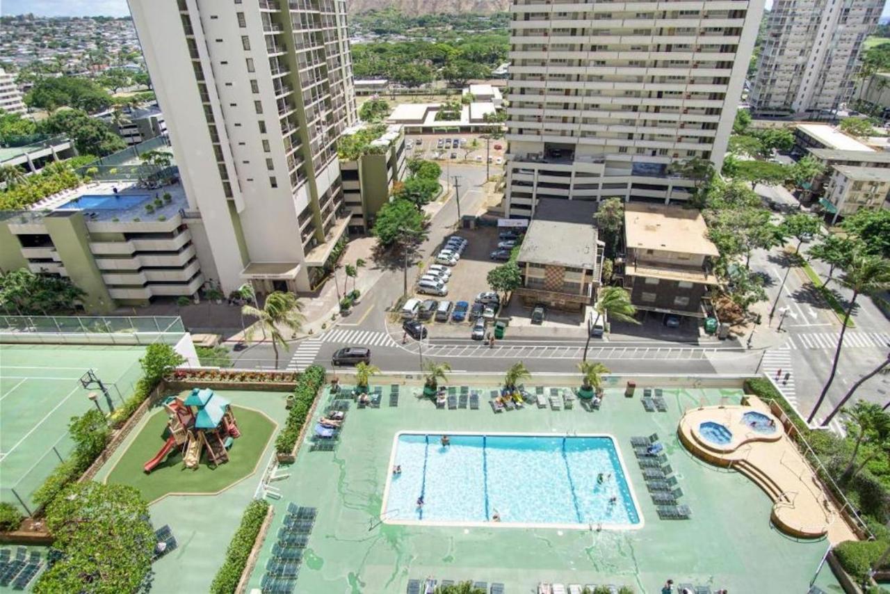 Apartment Construction Special At The Waikiki Banyan Free Parking And Wifi *
