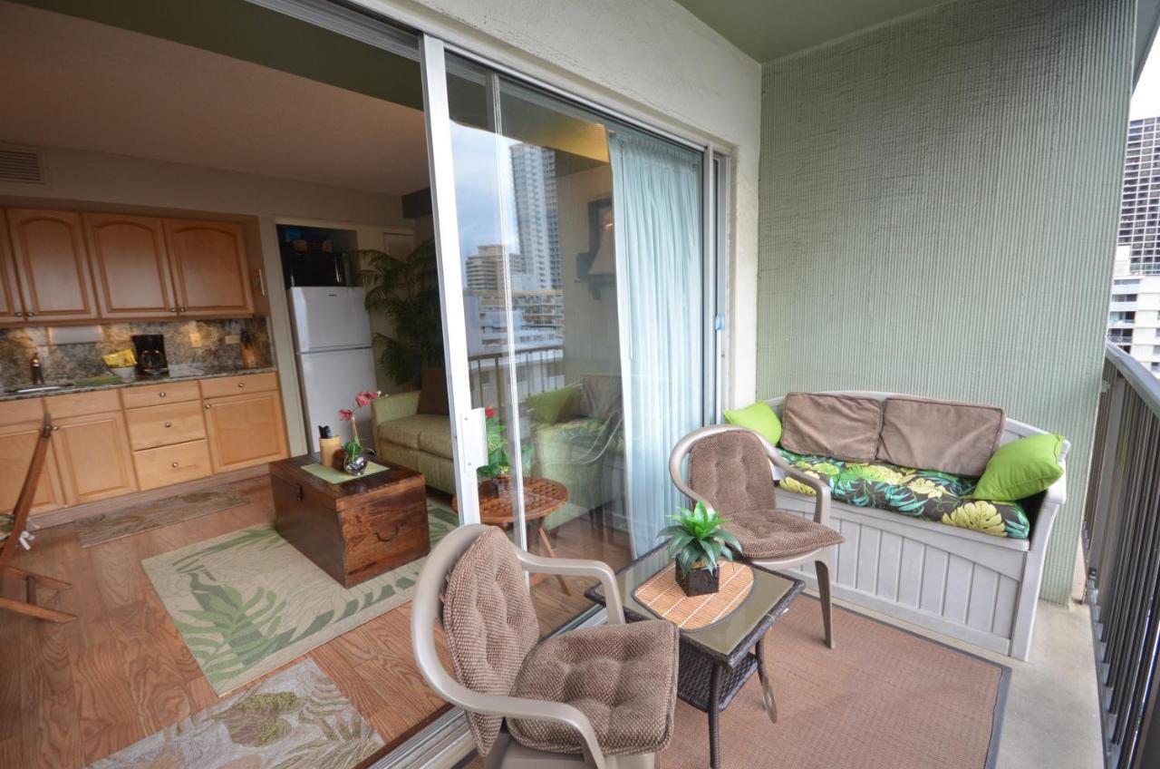Waikiki Park Heights 1208 Sun & Fun Only 3 Minutes Away