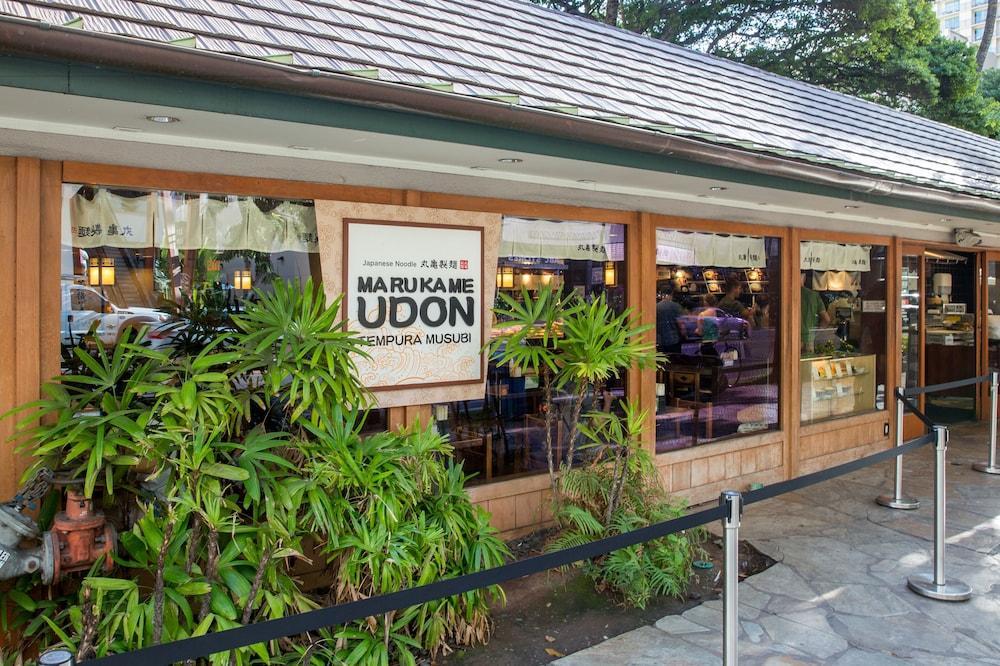 Hotel Kuhio Banyan