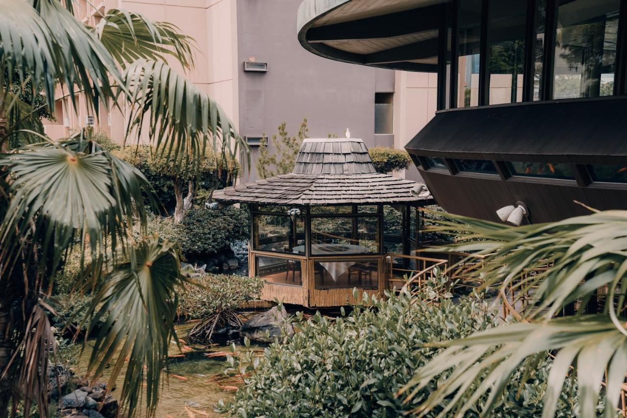 Hotel Japanese Cultural Experience: Pagoda In Honolulu, Hi *