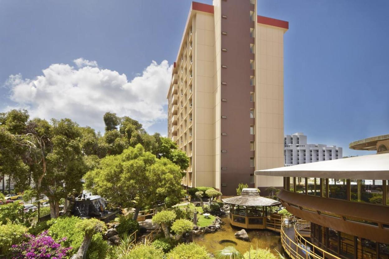 Hotel Japanese Cultural Experience: Pagoda In Honolulu, Hi *