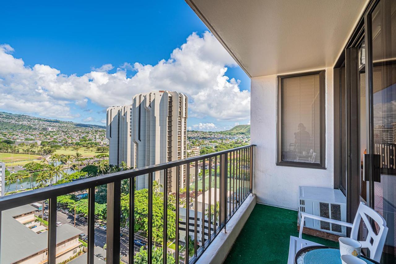 Free Parking, Pool, Sauna, Spa, Wifi, Bbq, Ac - Waikiki Banyan Apartment
