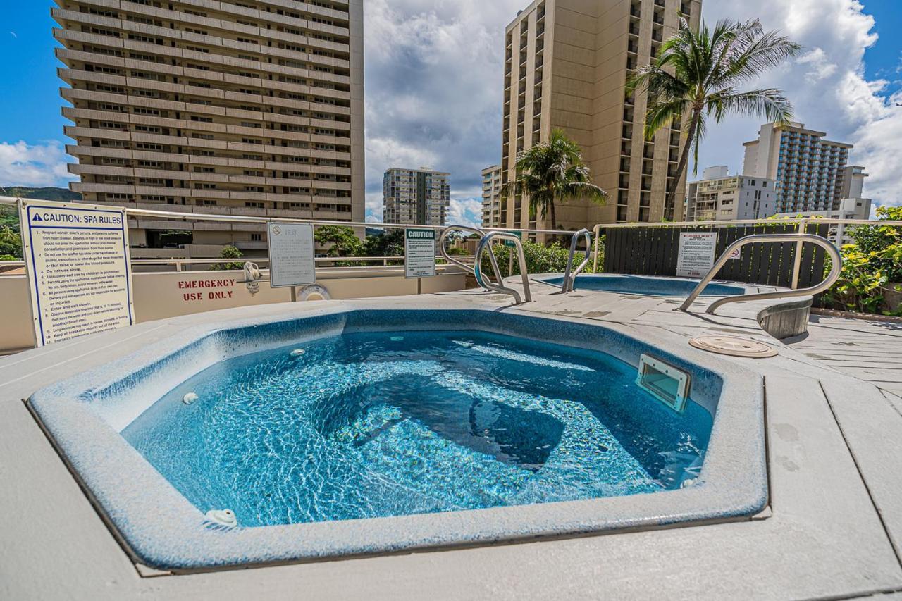 Free Parking, Pool, Sauna, Spa, Wifi, Bbq, Ac - Waikiki Banyan Apartment