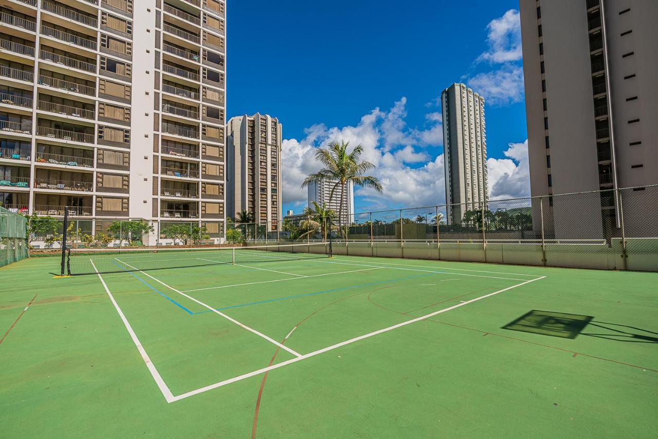 Free Parking, Pool, Sauna, Spa, Wifi, Bbq, Ac - Waikiki Banyan Apartment