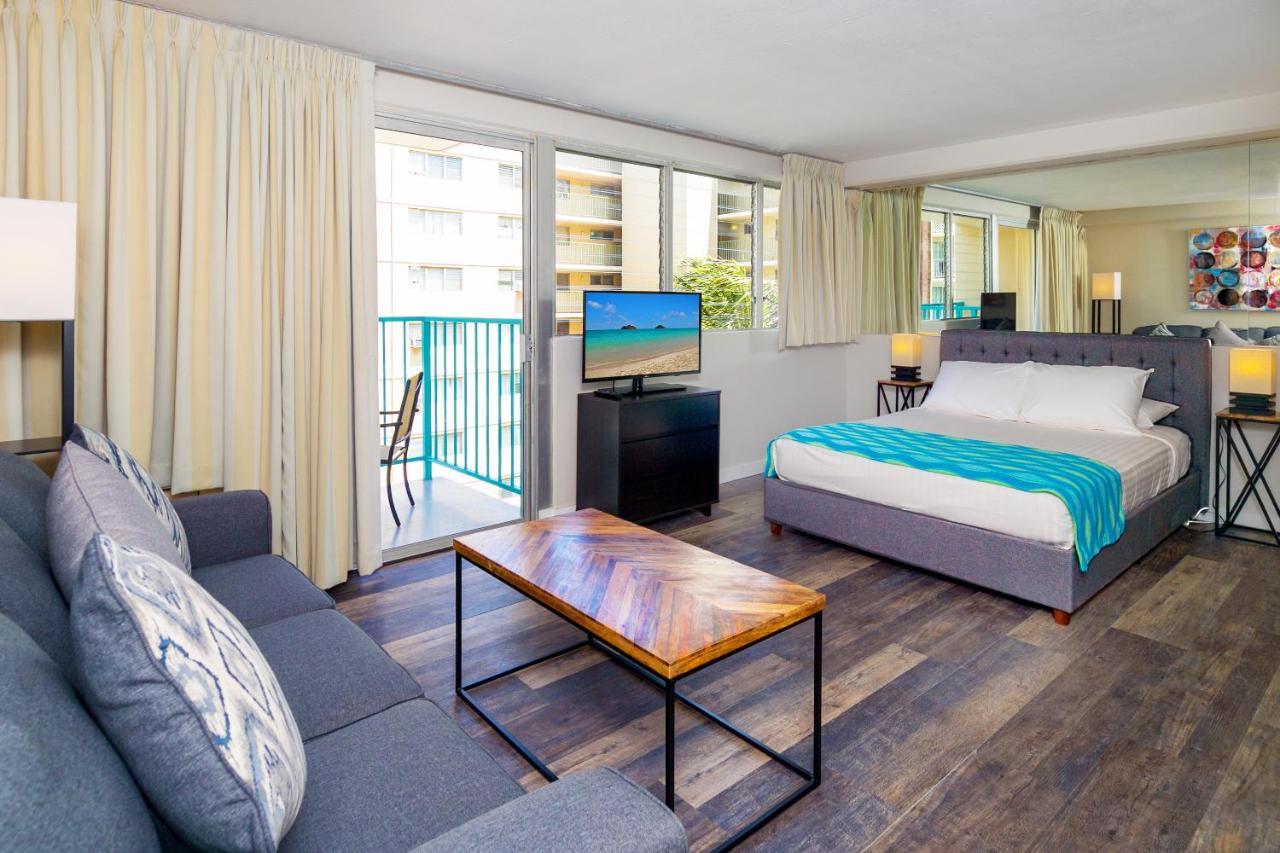 View With Pool Access In Aloha Surf! *