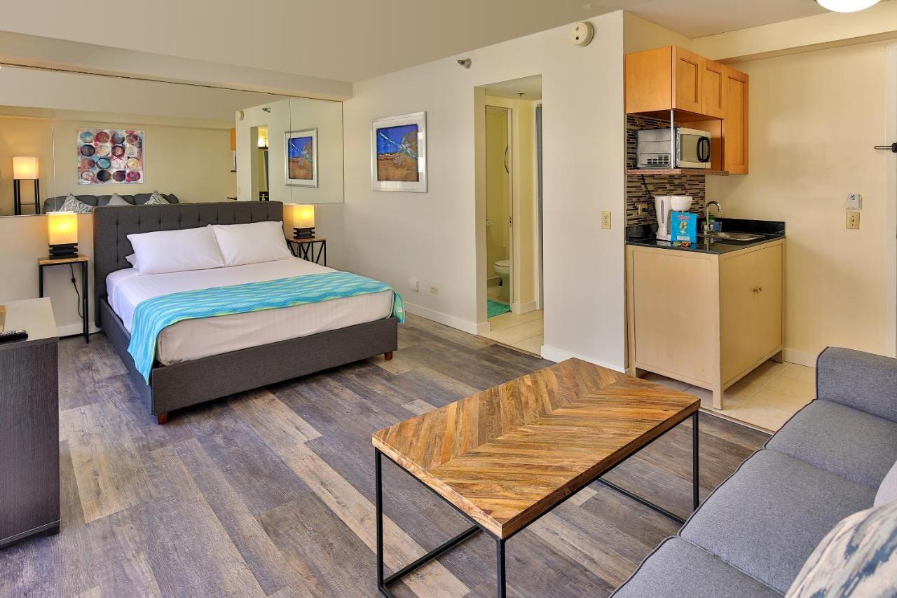 Apartment View With Pool Access In Aloha Surf! Honolulu