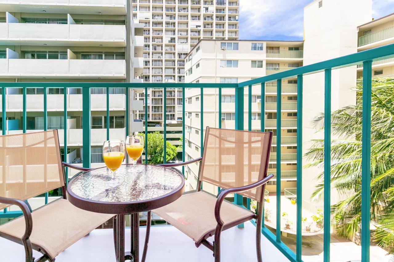 View With Pool Access In Aloha Surf! Apartment Honolulu