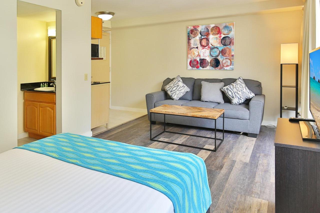 View With Pool Access In Aloha Surf!