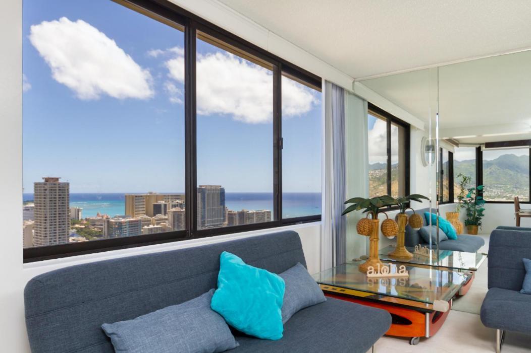 2 Bedroom Penthouse W/ocean Views *