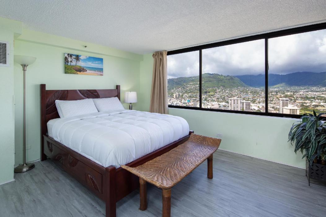 2 Bedroom Penthouse W/ocean Views * Honolulu