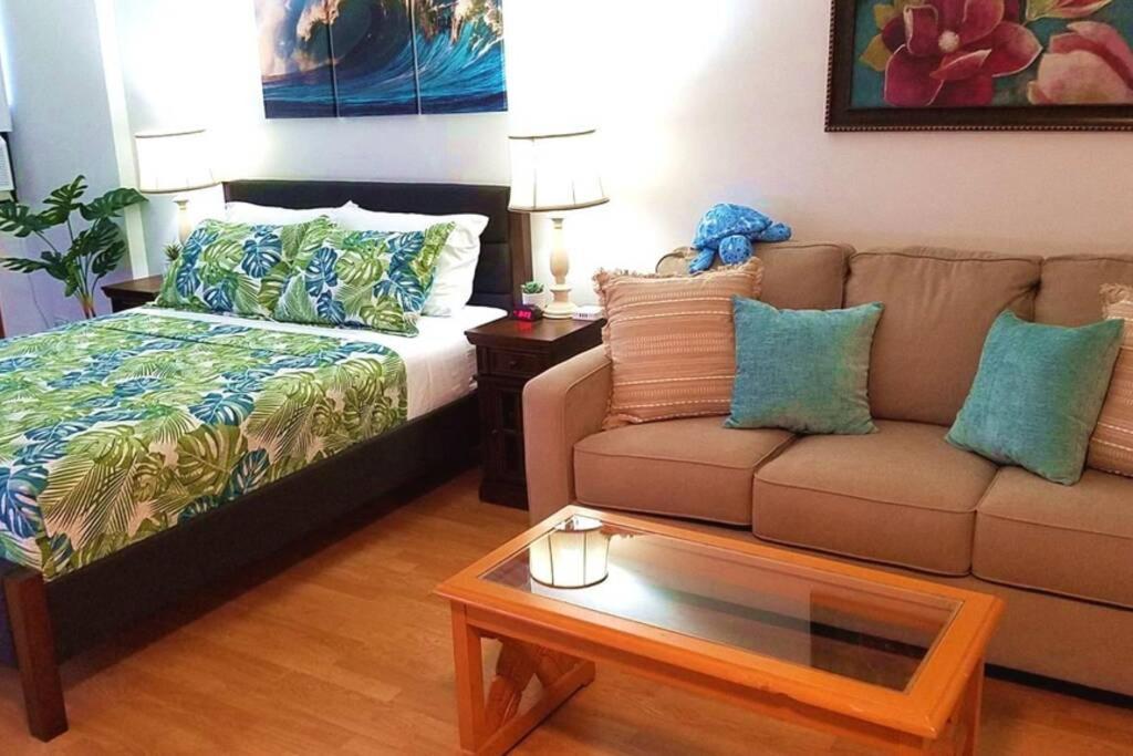 Waikiki Marina Studio, Ocean View, Free Parking & Wifi Apartment *