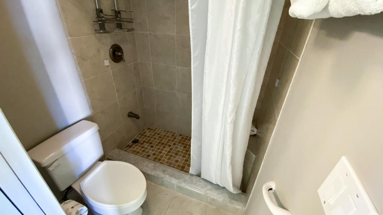 The Makai At The Waikiki Banyan Apartment