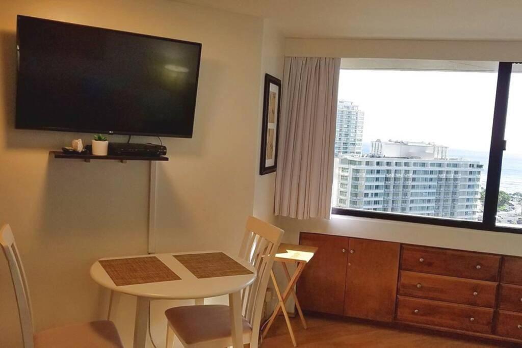 Apartment Waikiki Marina Studio, Ocean View, Free Parking & Wifi *