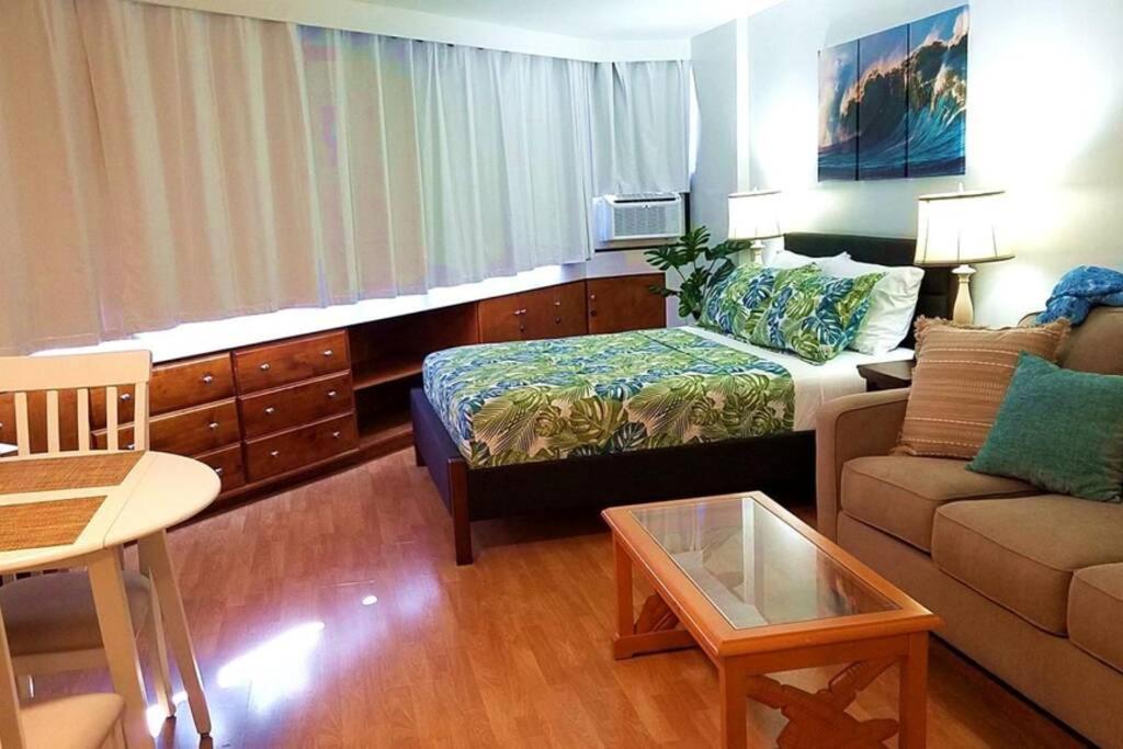 Waikiki Marina Studio, Ocean View, Free Parking & Wifi Apartment