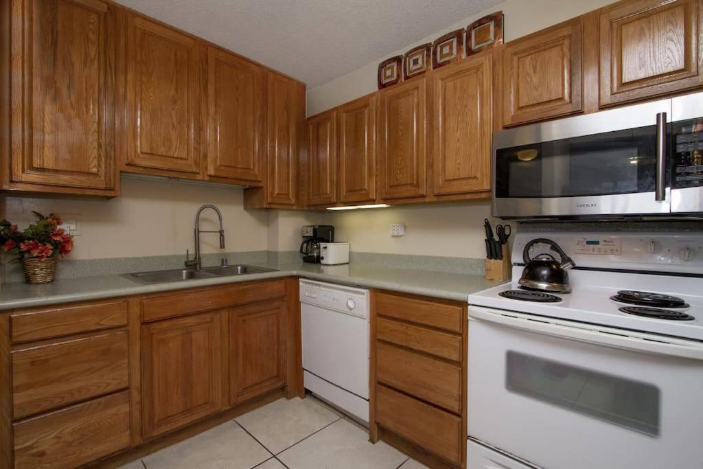 Royal Kuhio Penthouse With Ocean View On 35th Floor Honolulu