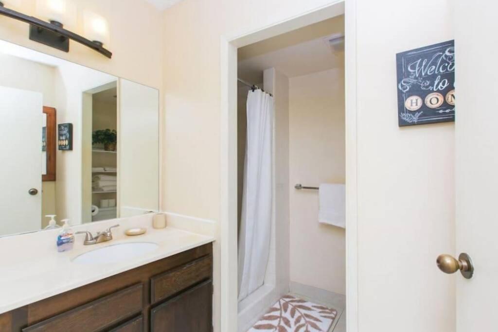 Royal Kuhio Penthouse With Ocean View On 35th Floor *