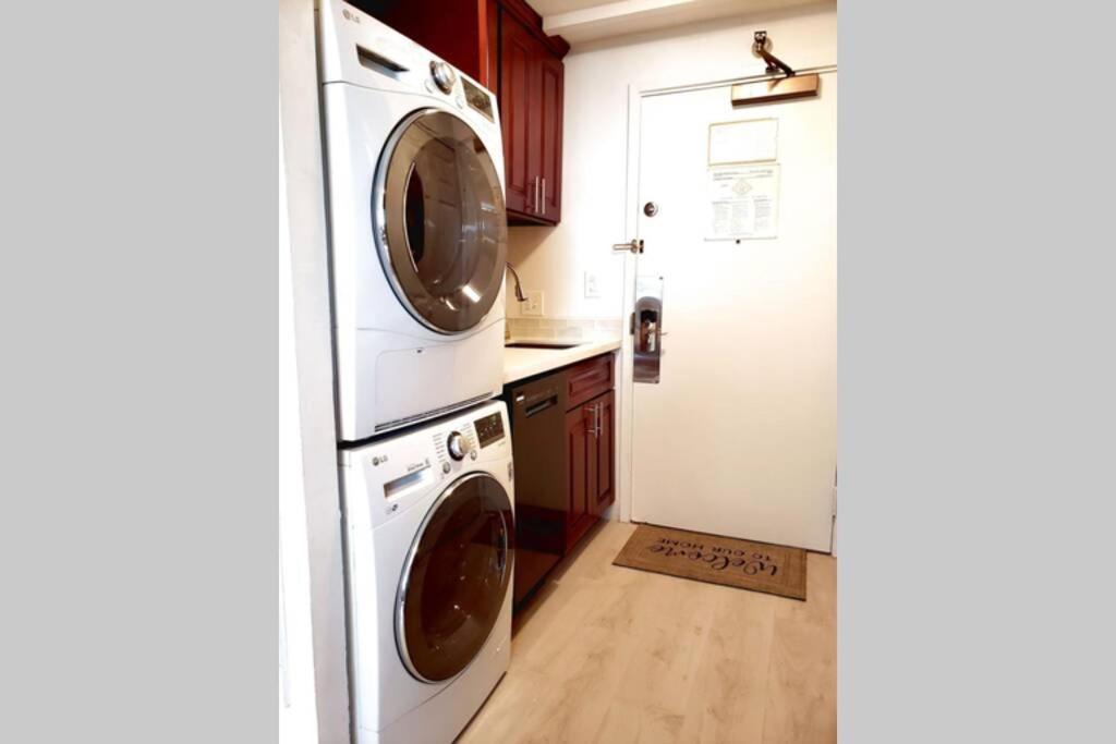 Waikiki Marina Studio, Ocean View, Free Parking & Wifi *