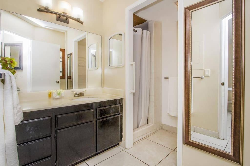 Royal Kuhio Penthouse With Ocean View On 35th Floor *