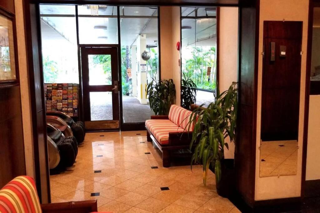 Waikiki Marina Studio, Ocean View, Free Parking & Wifi
