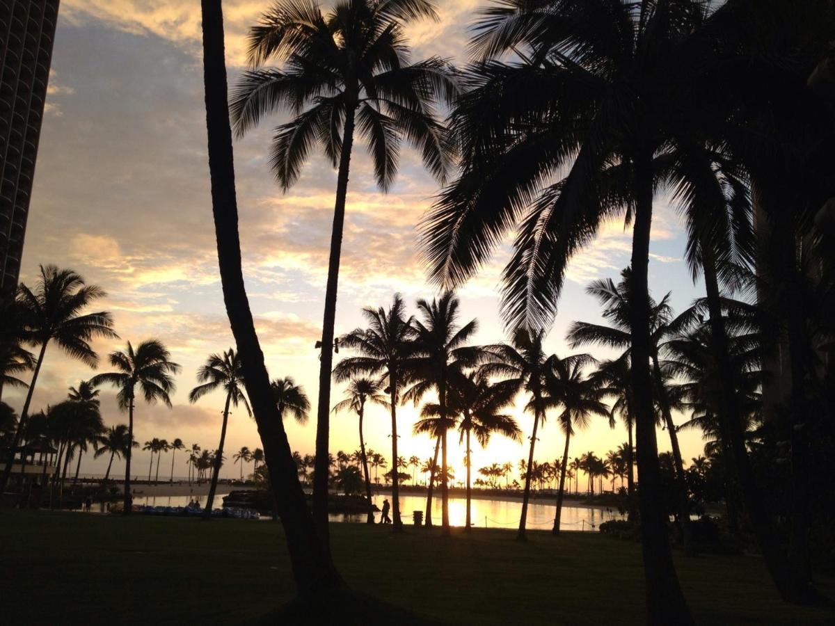 Free Parking, Pool, Sauna, Spa, Wifi, Bbq, Ac - Waikiki Banyan Apartment Honolulu