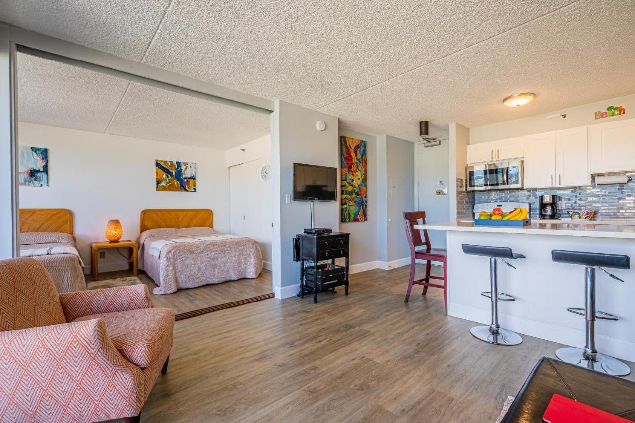 Free Parking, Pool, Sauna, Spa, Wifi, Bbq, Ac - Waikiki Banyan *