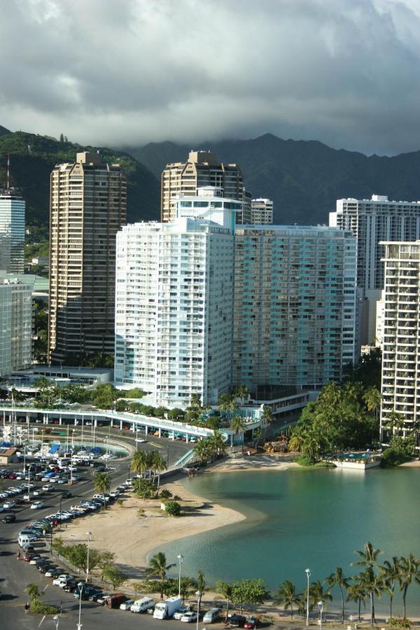 Waikiki Marina At The Ilikai Resort