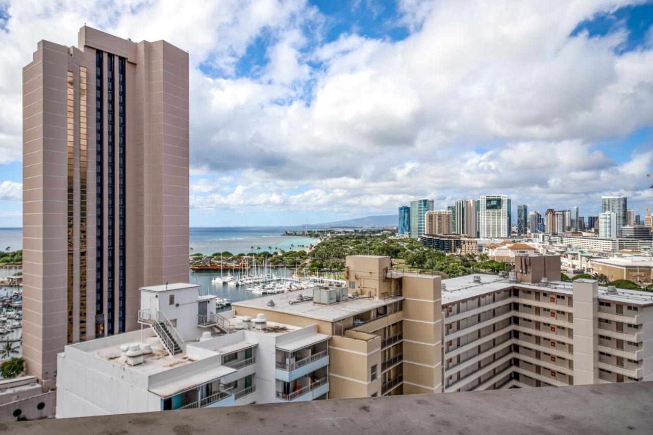 Marina Tower 2302 Hotel
