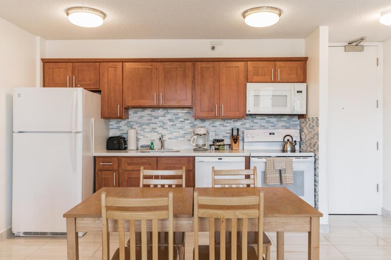 23rd Floor Waikiki Banyan - Only One Block From Beach! Apartment *
