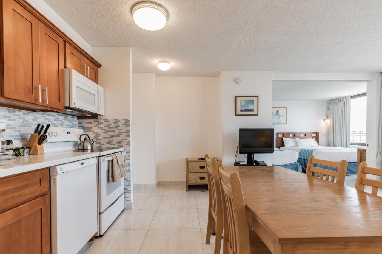 23rd Floor Waikiki Banyan - Only One Block From Beach! Honolulu