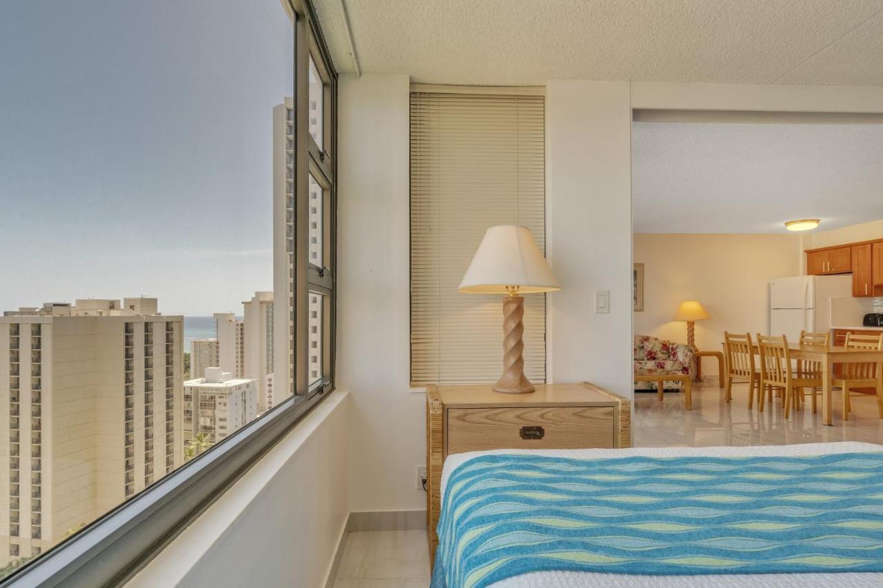 Apartment 23rd Floor Waikiki Banyan - Only One Block From Beach!