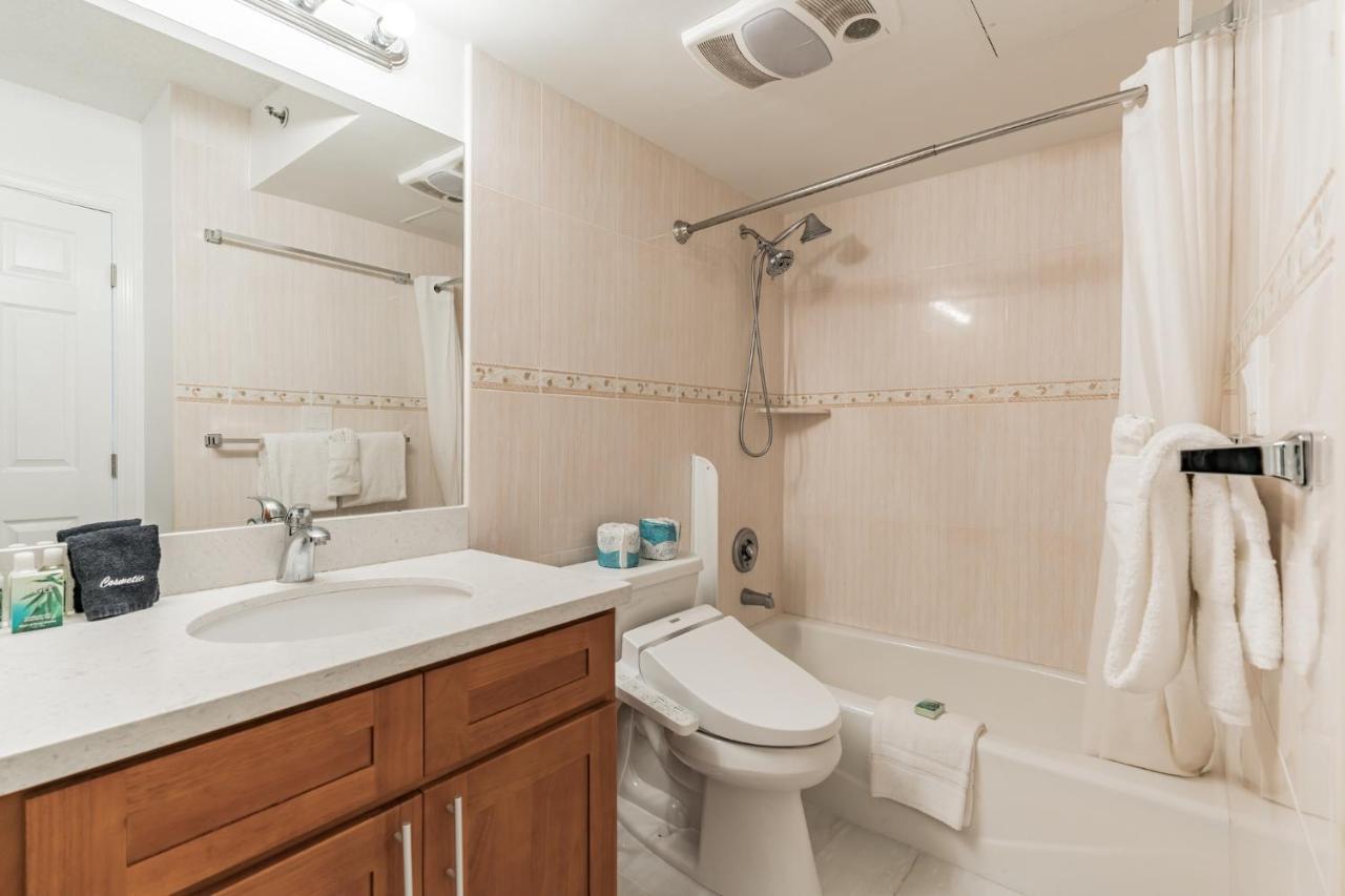 Apartment 23rd Floor Waikiki Banyan - Only One Block From Beach!