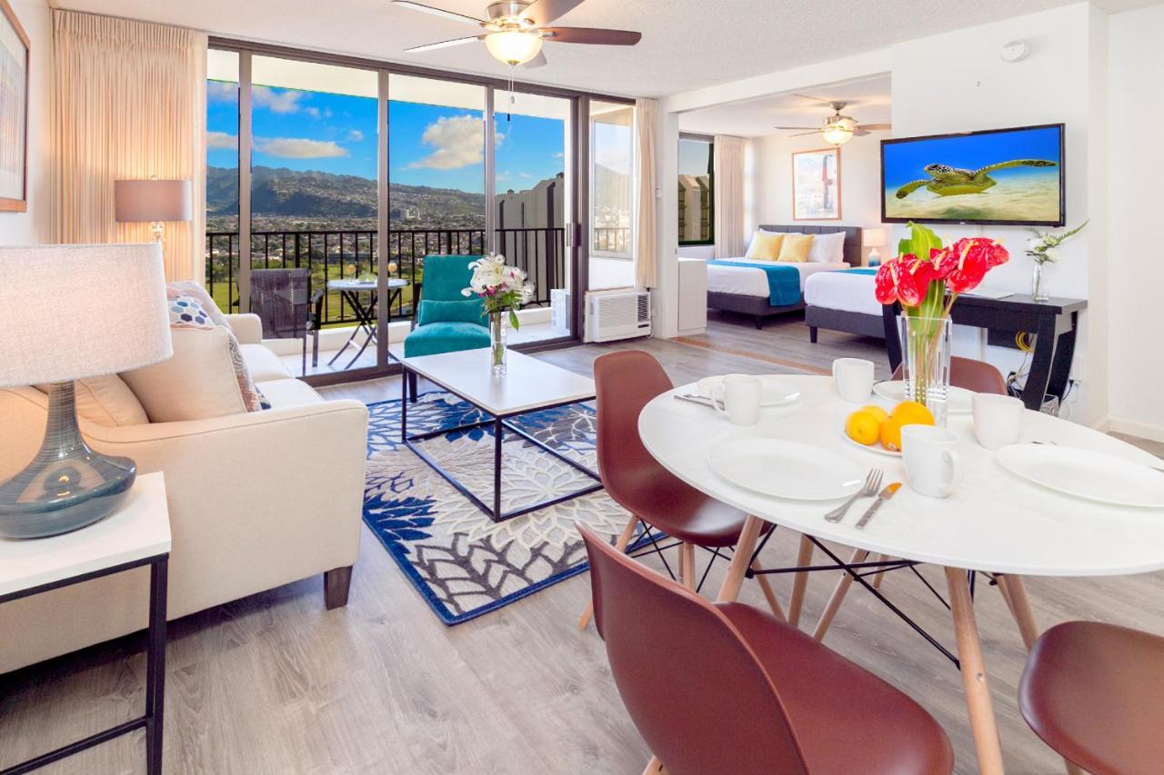 Warm Aloha Vibes, Mountain Views, Short Walk To Beach, And Free Parking Apartment Honolulu