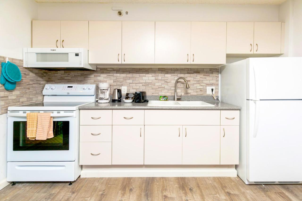 Apartment Warm Aloha Vibes, Mountain Views, Short Walk To Beach, And Free Parking