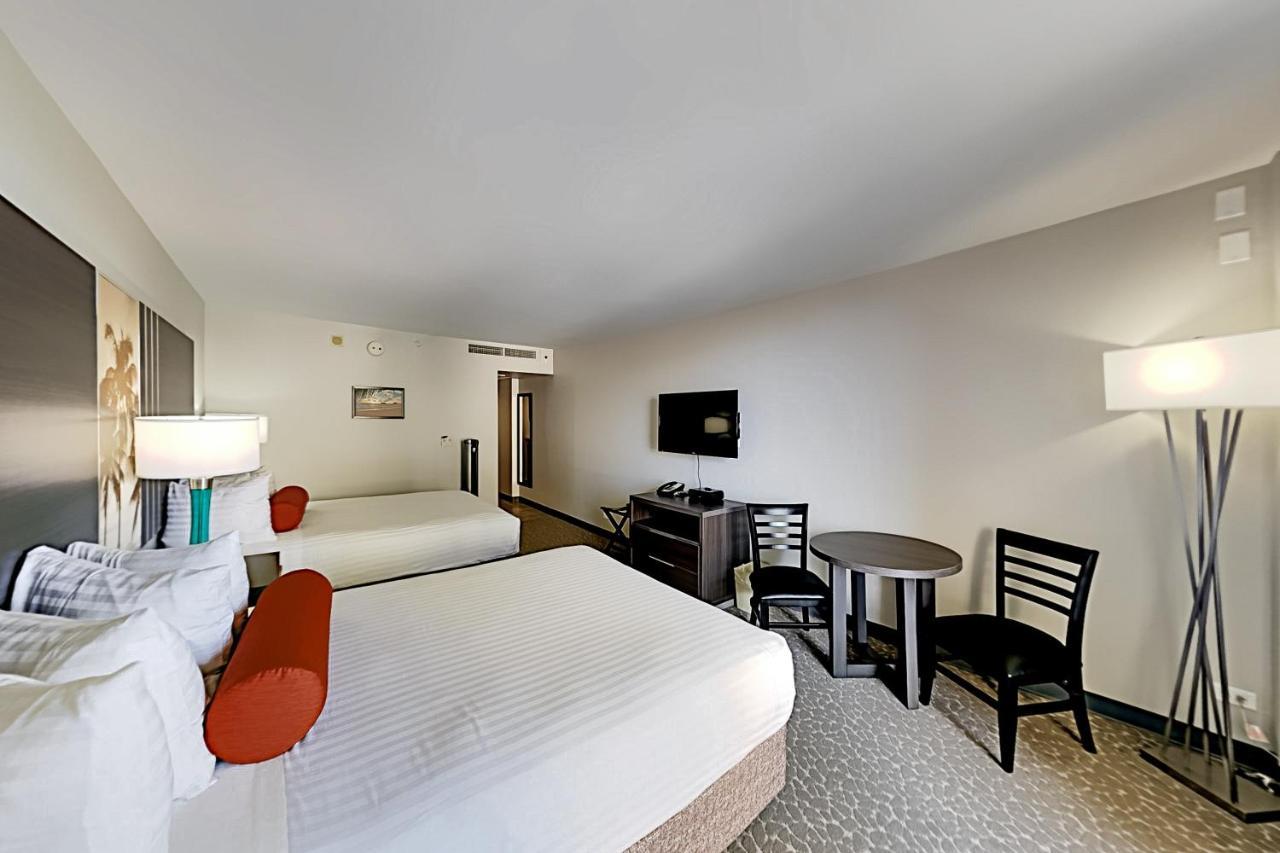 Aqua Palms Waikiki Ocean View Lanai Parking Included * Honolulu
