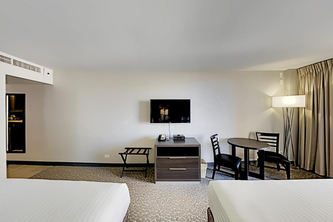 Aqua Palms Waikiki Ocean View Lanai Parking Included *